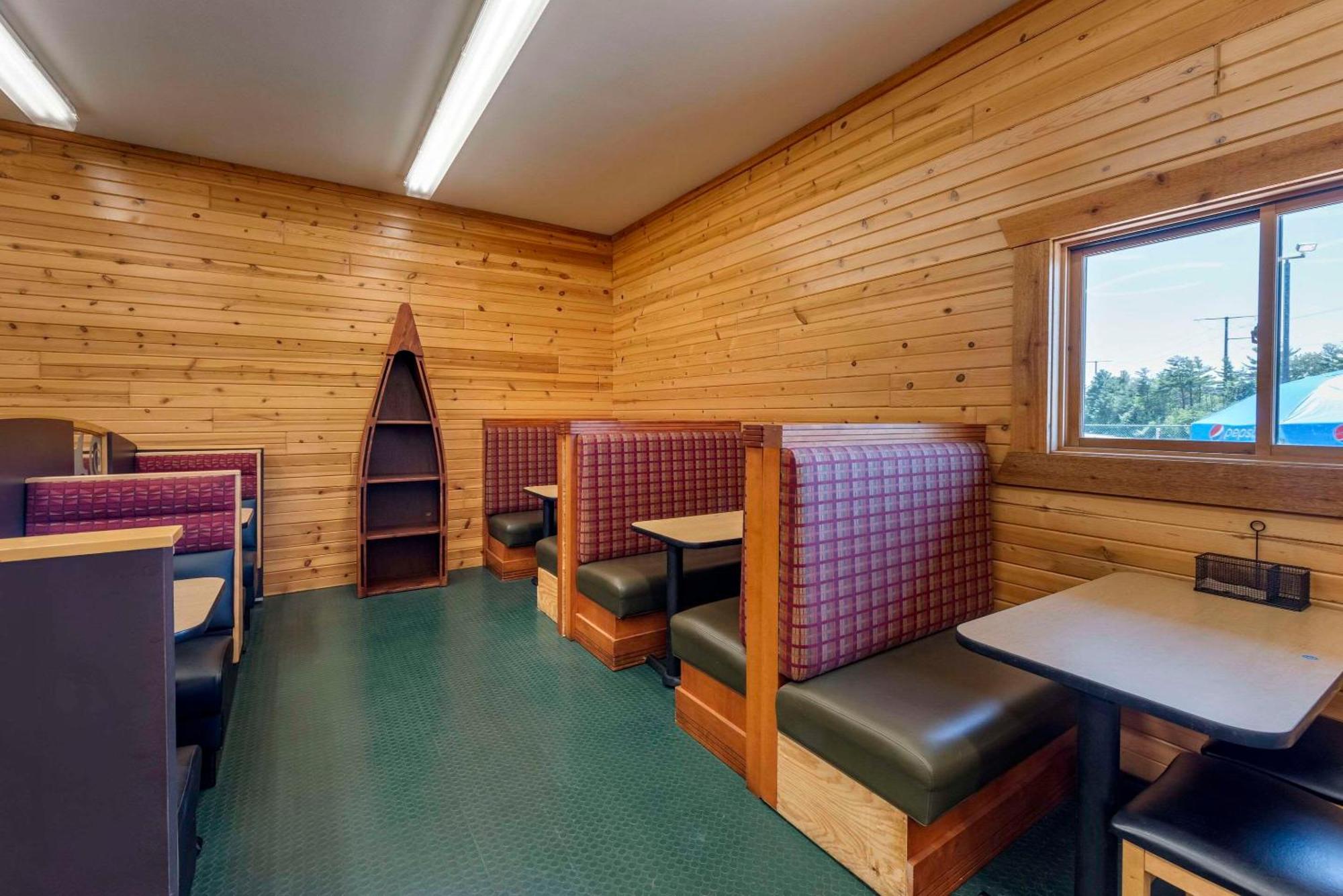 Three Bears Resort Waterpark Near Tomah Ascend Collection Warrens Buitenkant foto