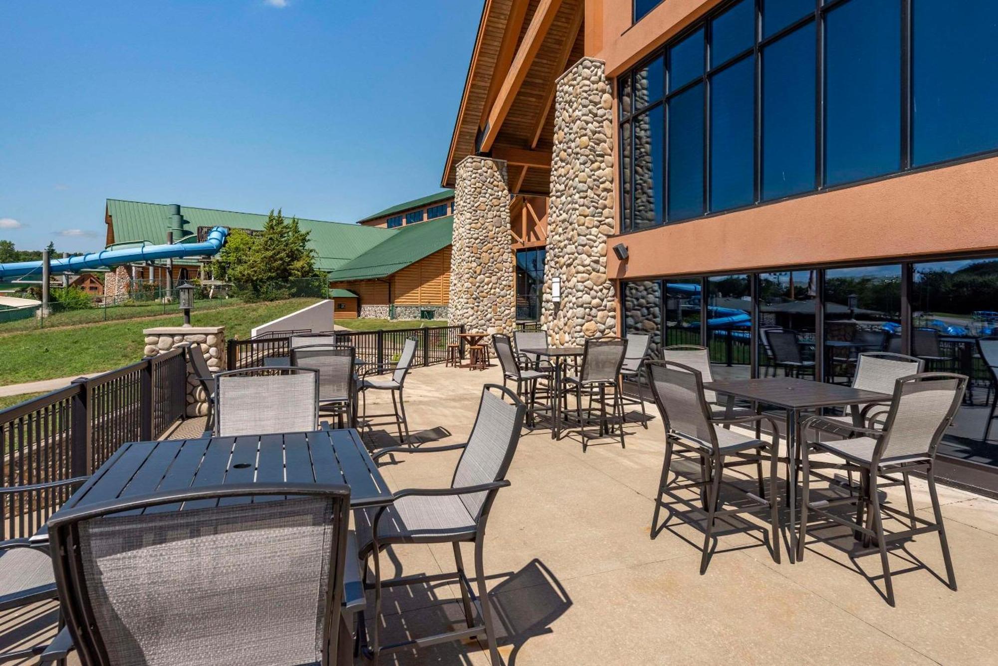 Three Bears Resort Waterpark Near Tomah Ascend Collection Warrens Buitenkant foto