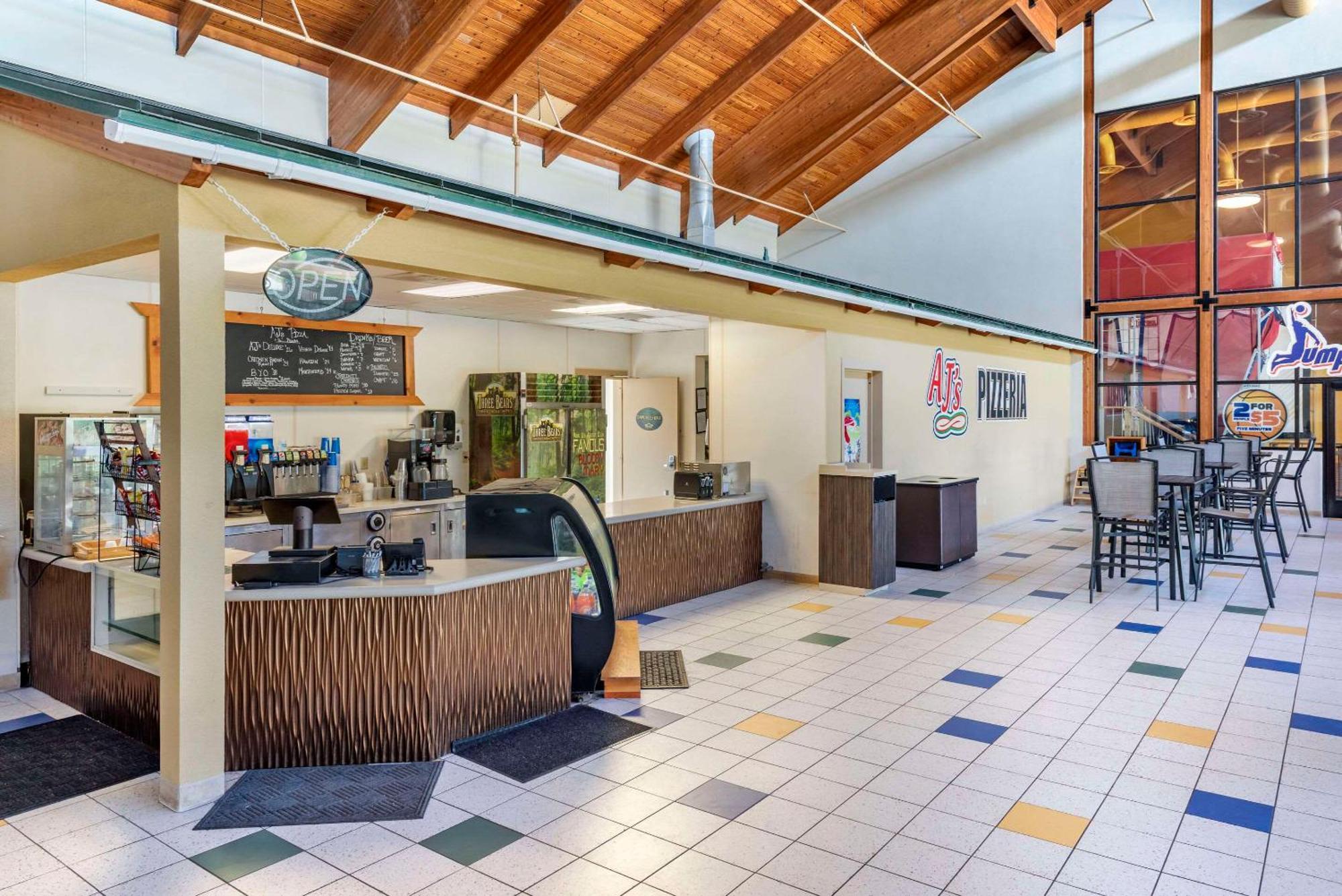 Three Bears Resort Waterpark Near Tomah Ascend Collection Warrens Buitenkant foto
