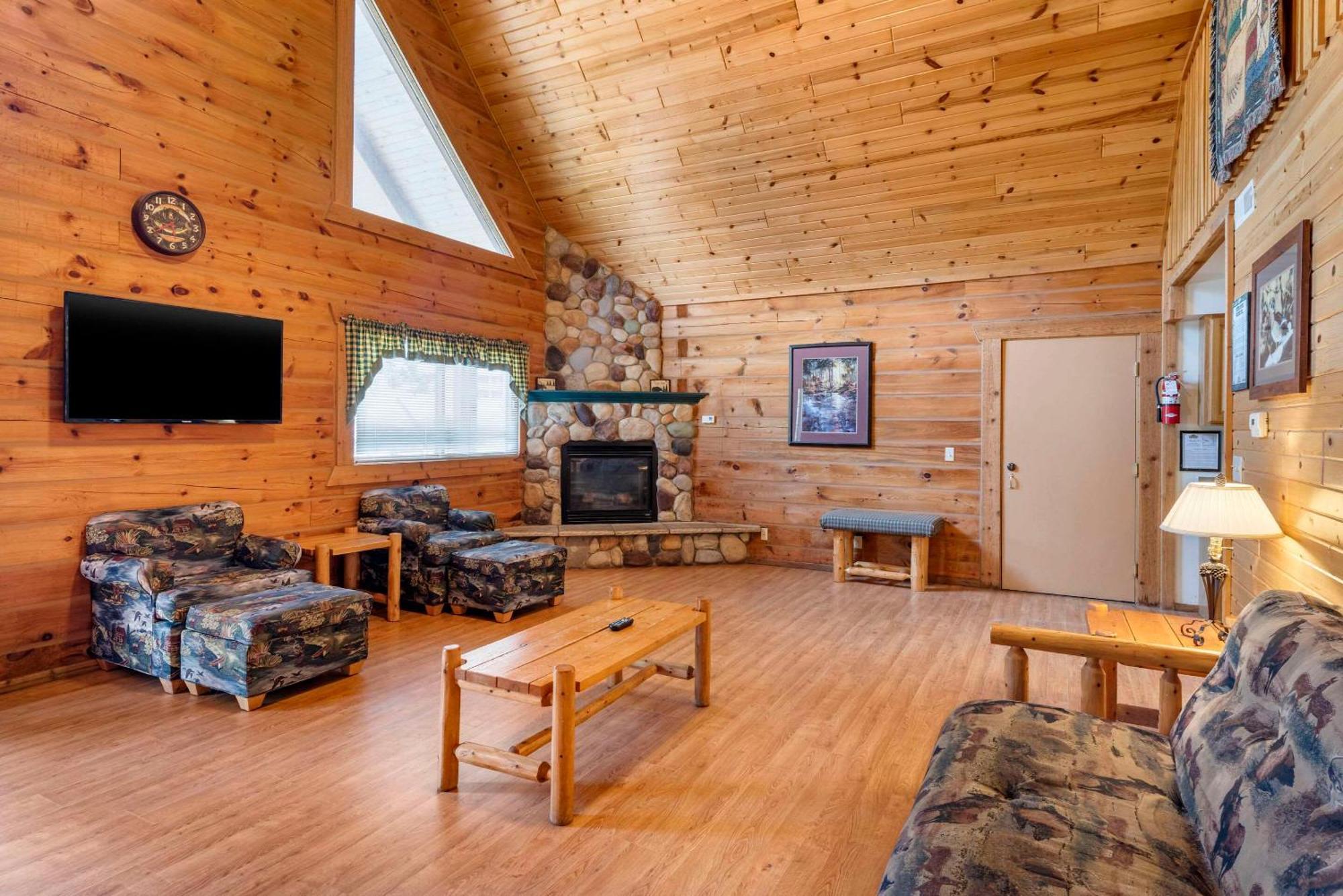 Three Bears Resort Waterpark Near Tomah Ascend Collection Warrens Buitenkant foto