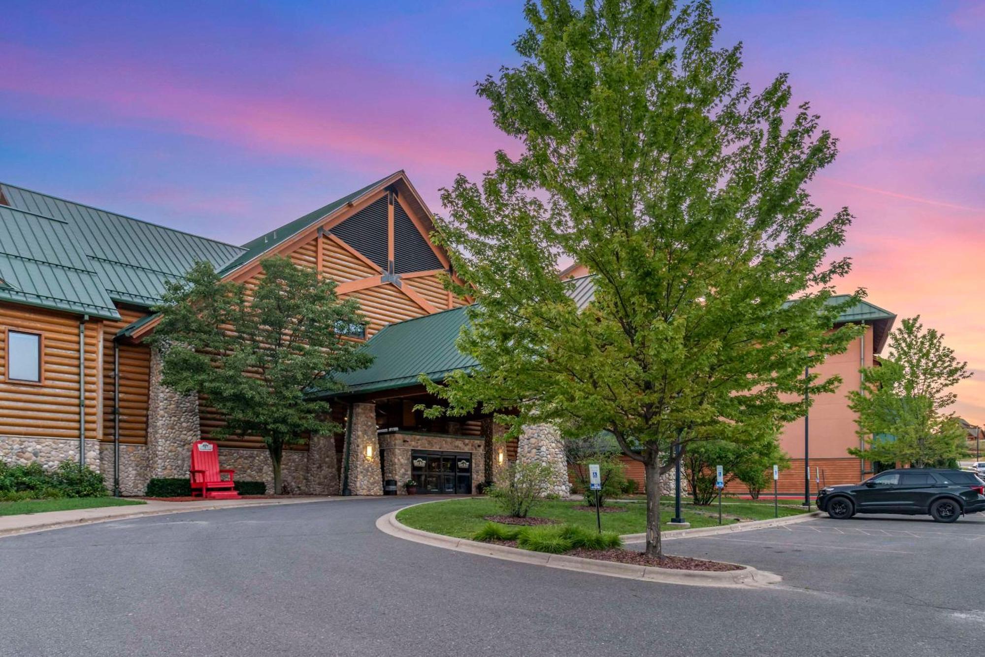 Three Bears Resort Waterpark Near Tomah Ascend Collection Warrens Buitenkant foto