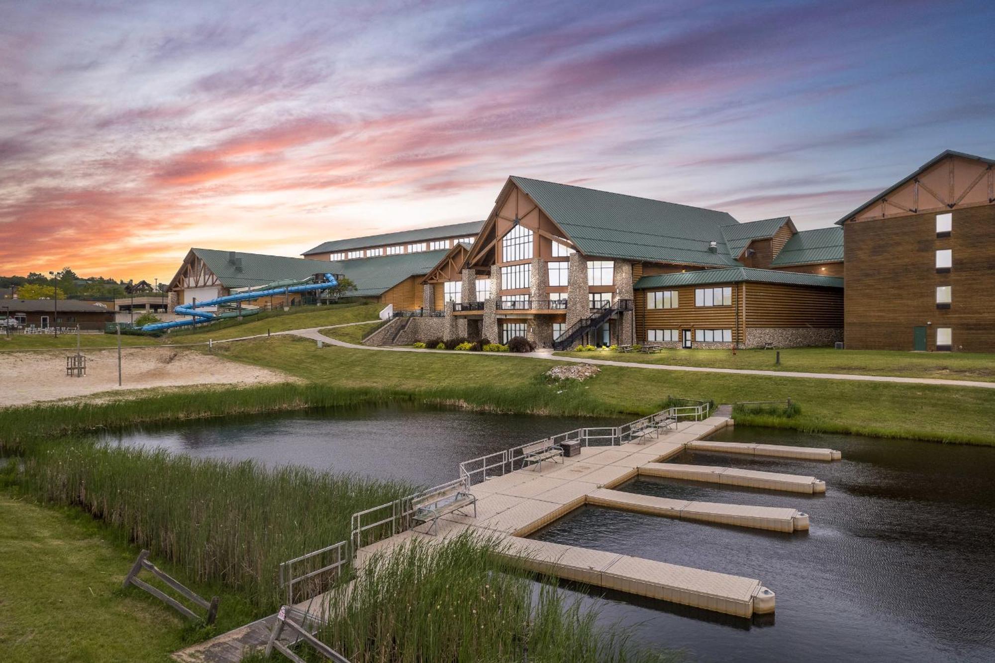 Three Bears Resort Waterpark Near Tomah Ascend Collection Warrens Buitenkant foto